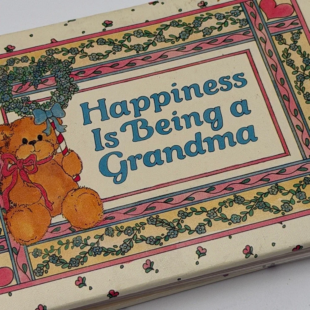 Vintage 1977 C.R. Gibson Lucy Rigg Grandma Teddy Bear Pocket Photo Album Cream